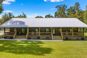 Tranquil Suite with Porch Less Than 2 Mi to Cedar Lakes!